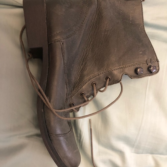 Boots - Picture 3 of 4